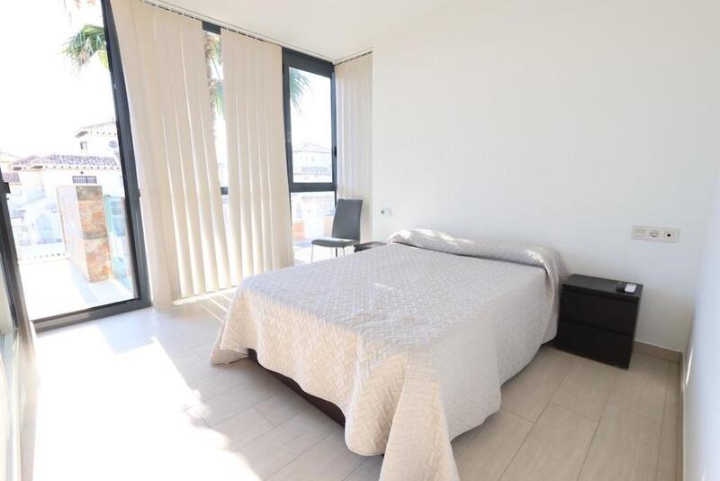 2 slaapkamer Gezinswoning Te koop