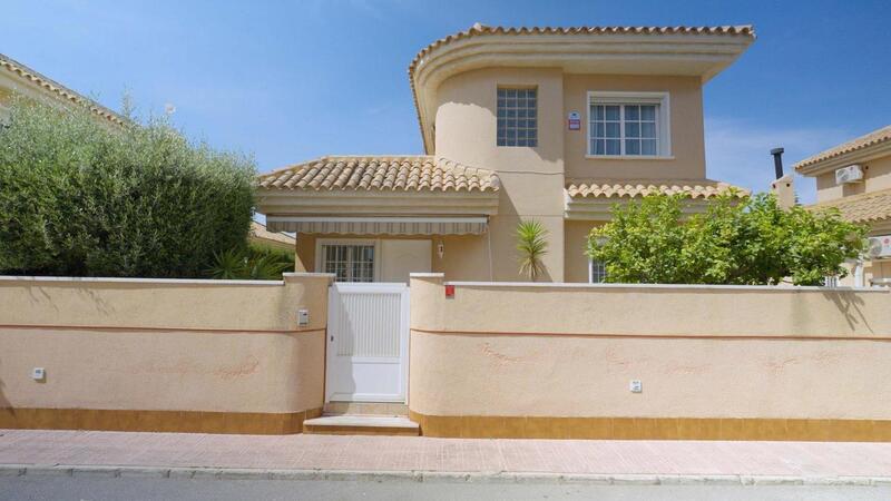 Villa en venta en Orihuela Costa, Alicante