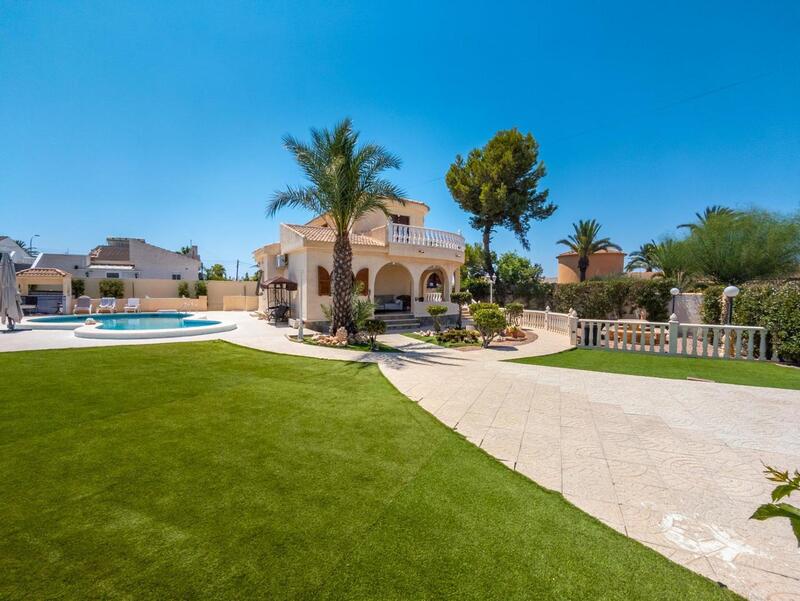 4 Cuarto Villa en venta