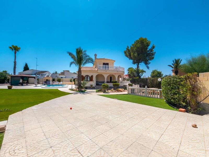 4 Cuarto Villa en venta