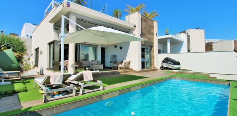 Villa til salg i Villamartin, Alicante