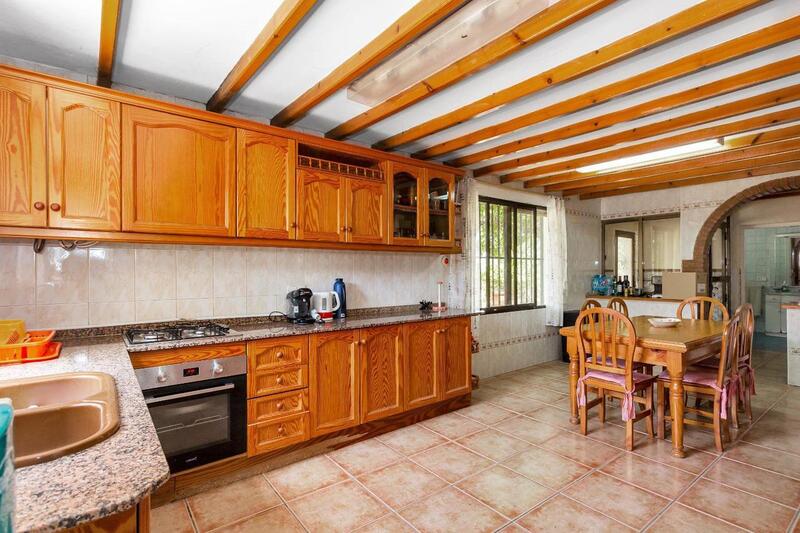 6 спальная комната вилла продается