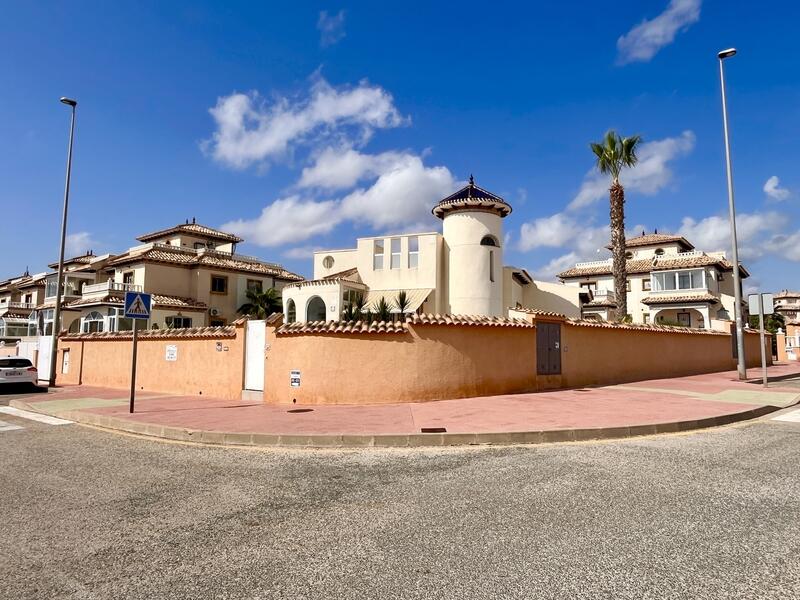 Villa à vendre dans Cabo Roig, Alicante