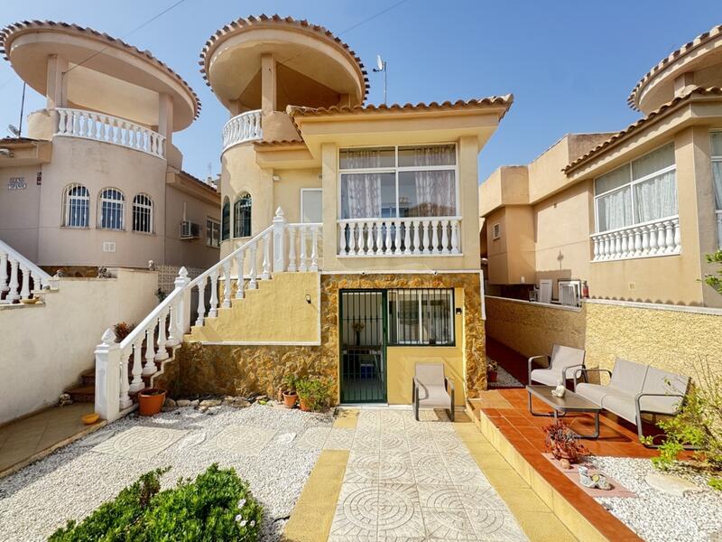 Villa til salgs i Villamartin, Alicante
