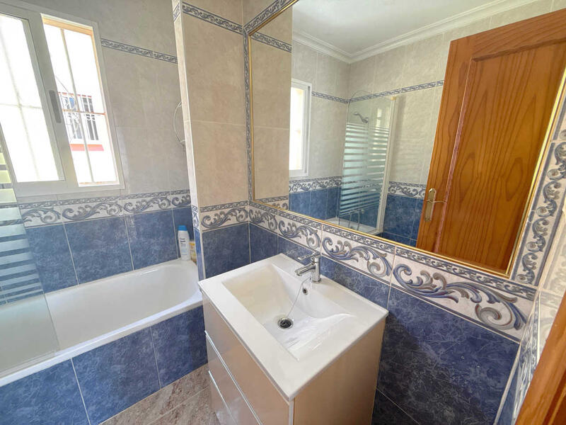 2 slaapkamer Gezinswoning Te koop