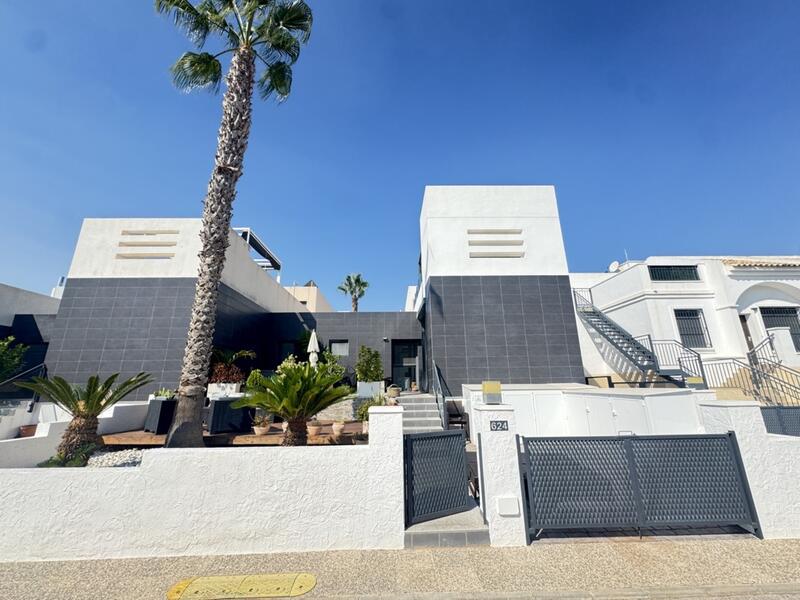 Villa Te koop in Villamartin, Alicante