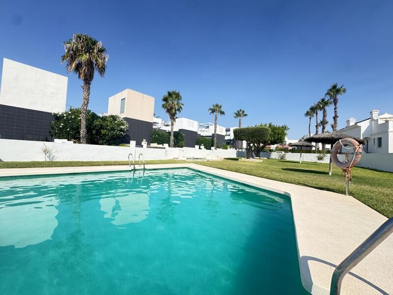 2 Cuarto Villa en venta
