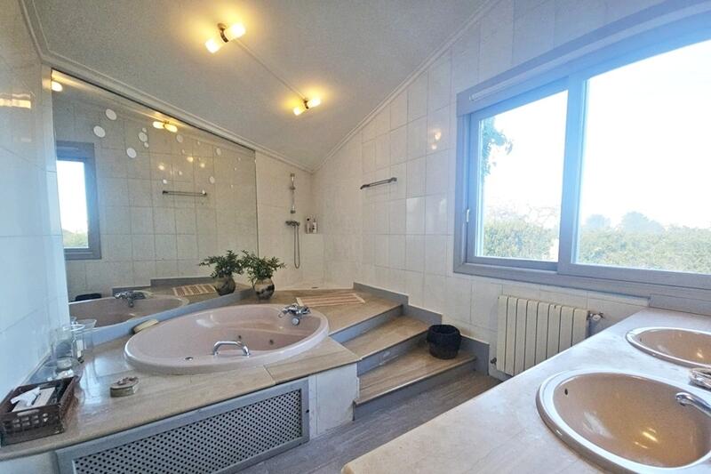 4 Schlafzimmer Landhaus zu verkaufen