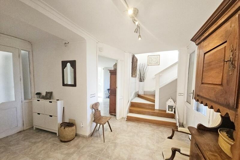 4 Schlafzimmer Landhaus zu verkaufen