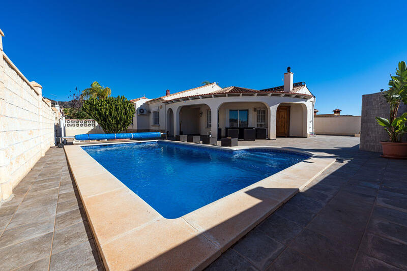 Villa en venta en Torrox, Málaga