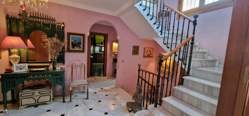 7 bedroom Villa for sale