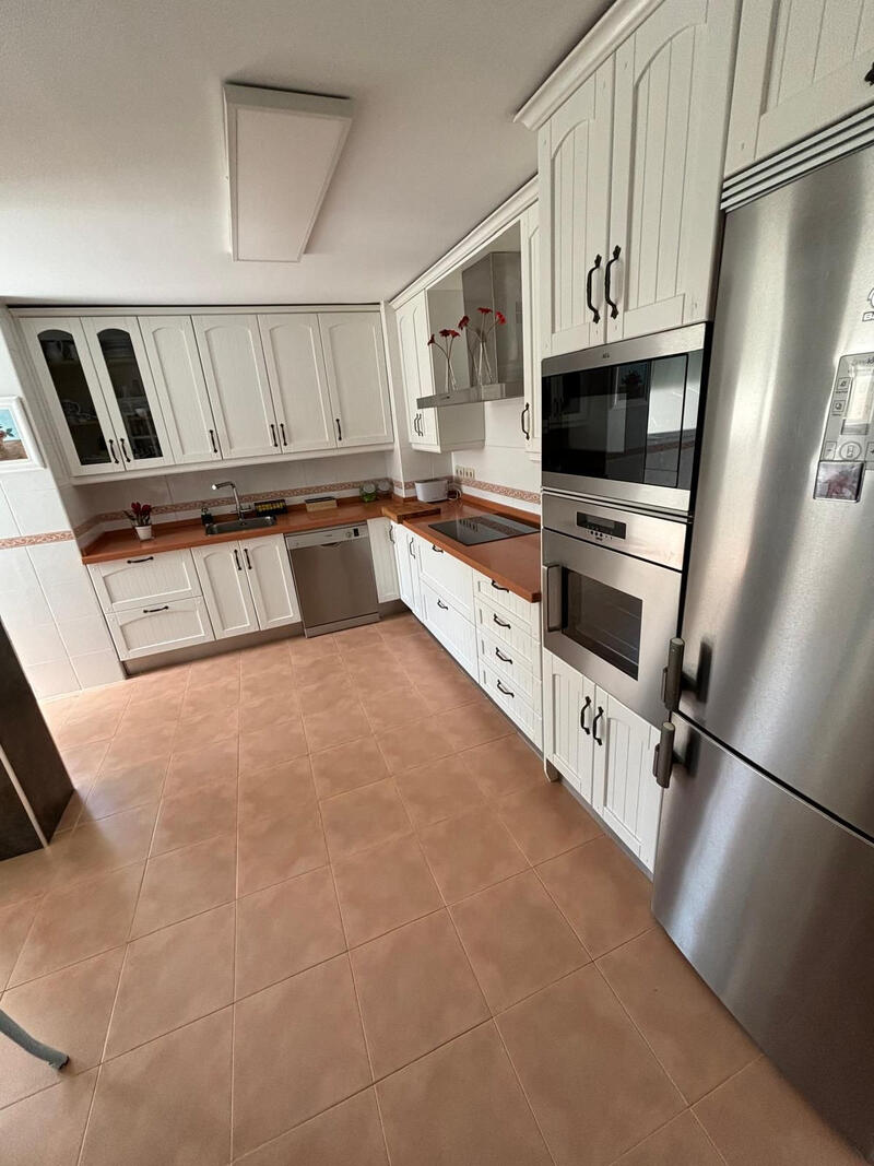 4 bedroom Apartment for sale