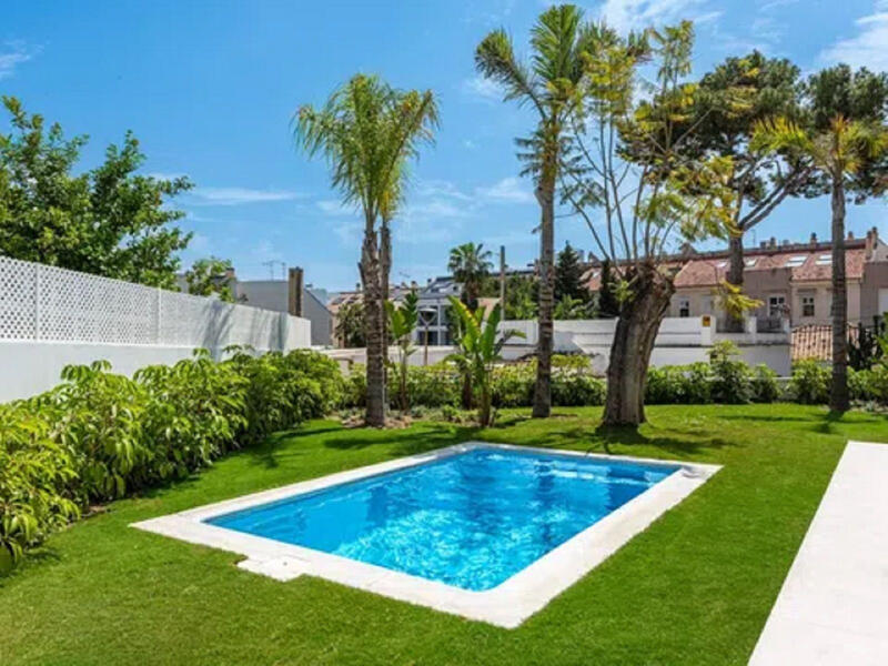 Villa Te koop in Los Boliches, Málaga
