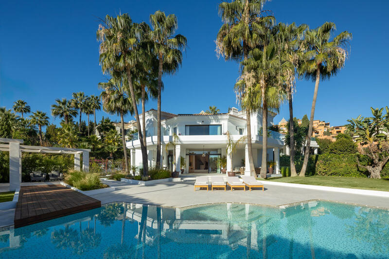 Villa for sale in Nueva Andalucia, Málaga