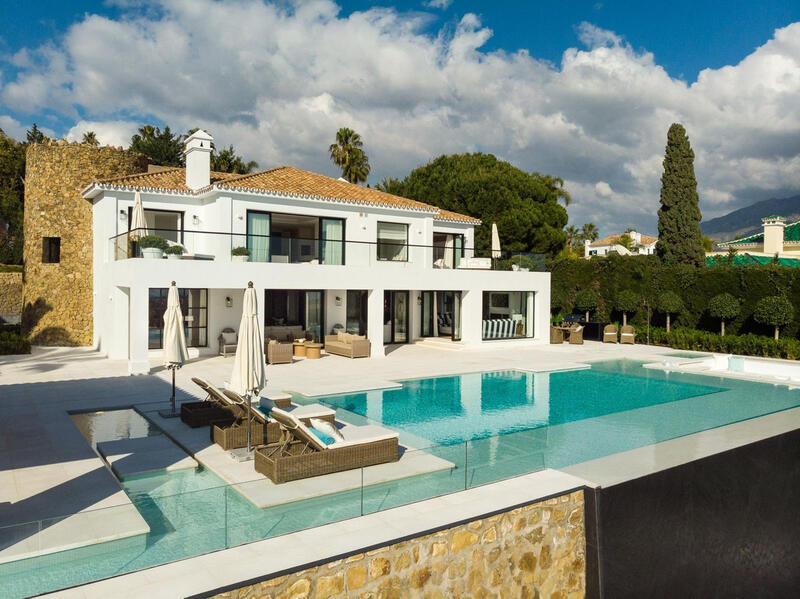 Villa til salg i Nueva Andalucia, Málaga