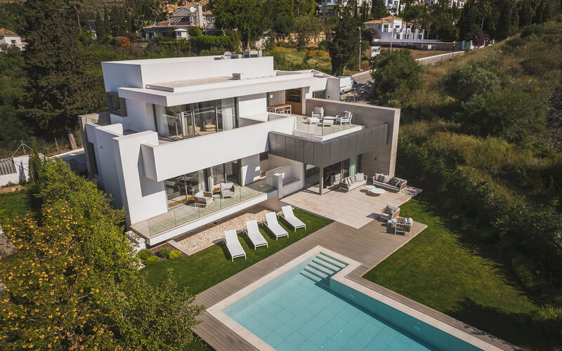 Villa for sale in New Golden Mile, Málaga
