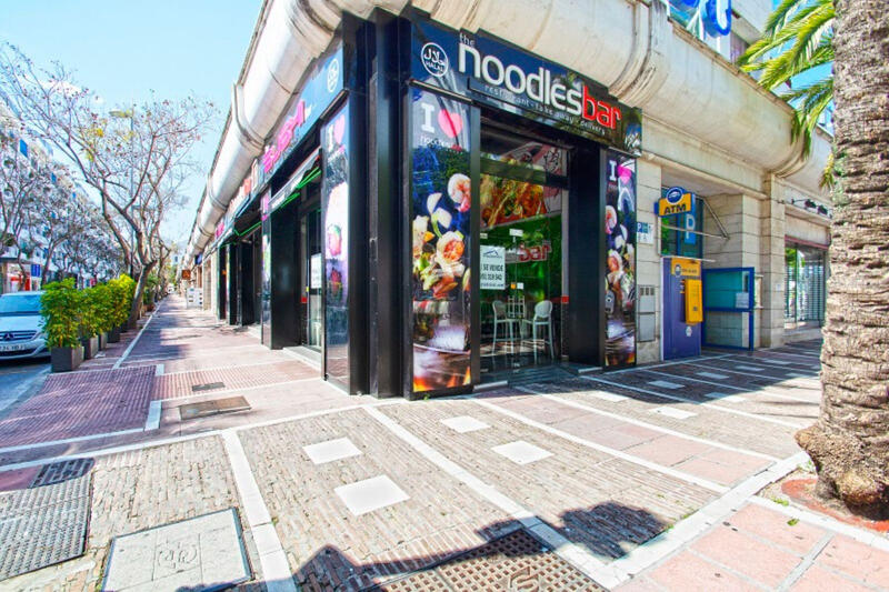 Local Commercial à vendre dans Puerto Banus, Málaga