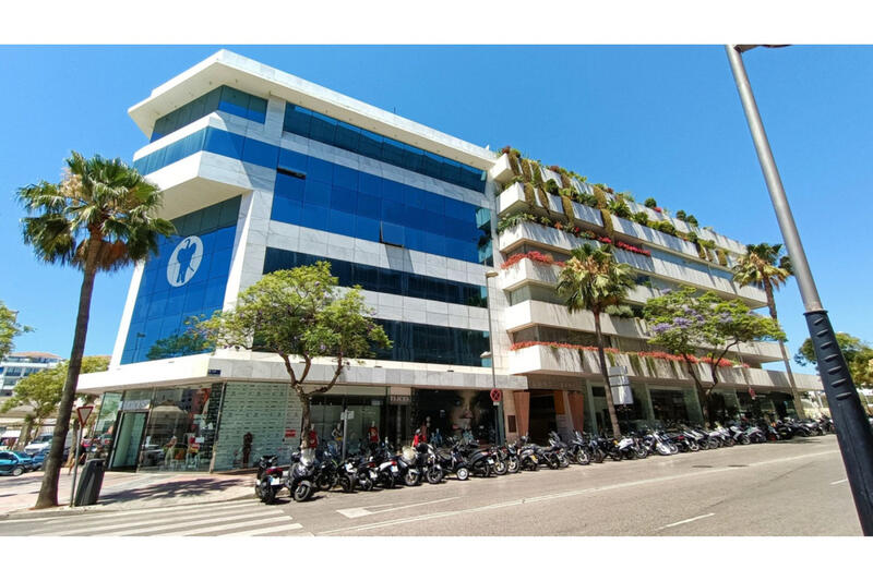 Kommersiella fastigheter till salu i Puerto Banus, Málaga