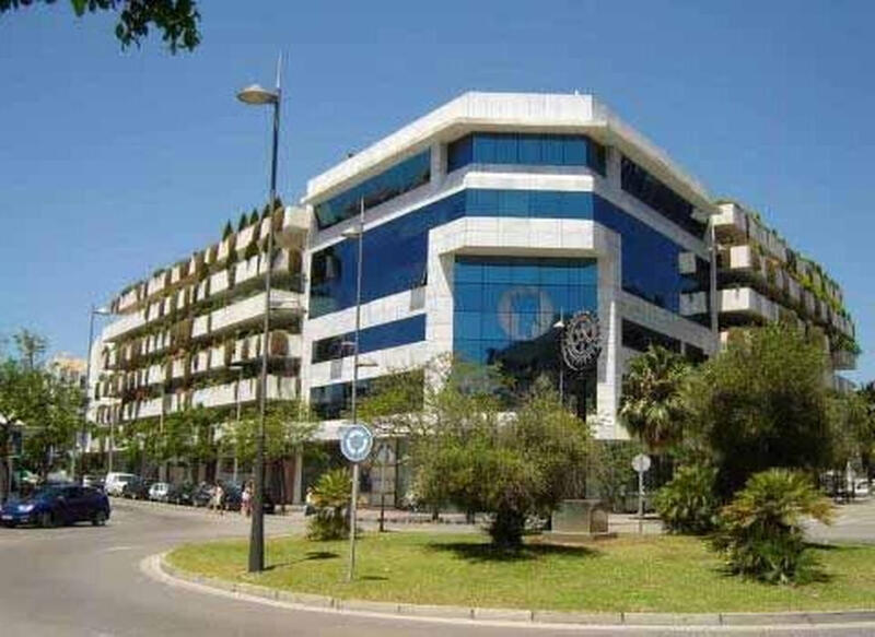 Коммерческая недвижимость продается в Puerto Banus, Málaga