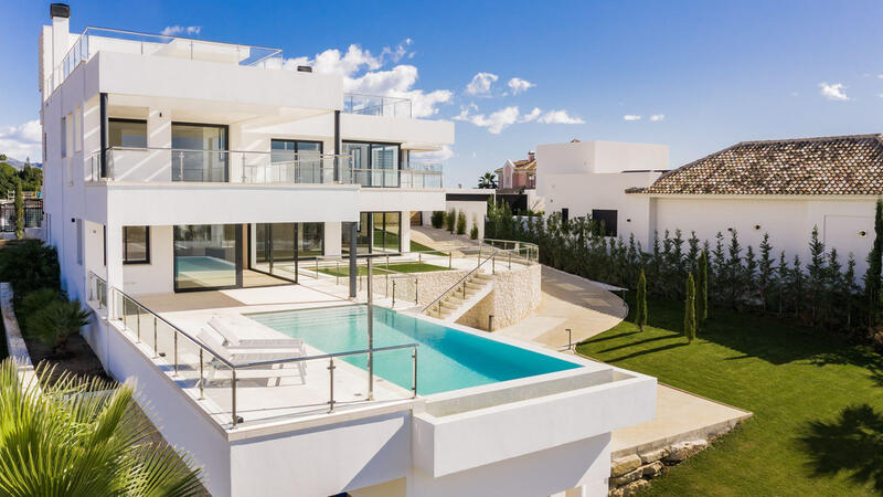 Villa til salgs i Nueva Andalucia, Málaga