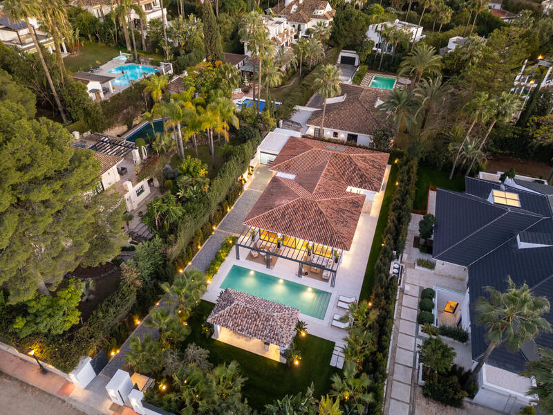 вилла продается в Nueva Andalucia, Málaga