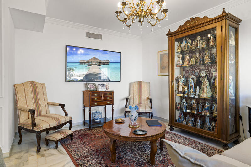 4 slaapkamer Gezinswoning Te koop