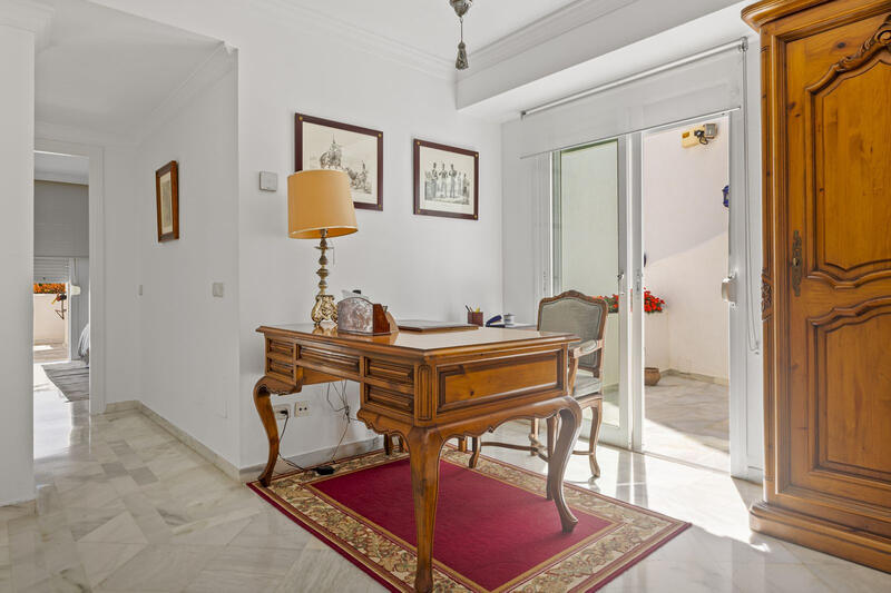 4 slaapkamer Gezinswoning Te koop