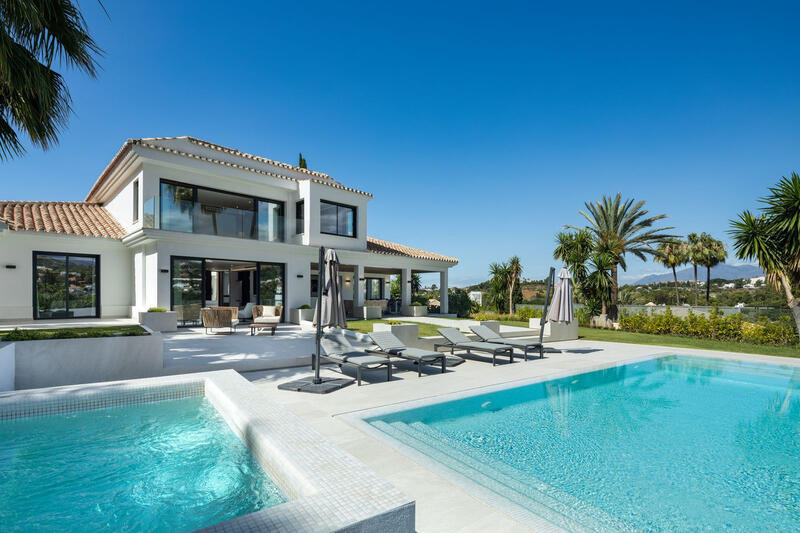 вилла продается в Nueva Andalucia, Málaga