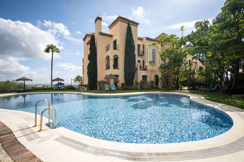 квартира продается в La Quinta, Málaga