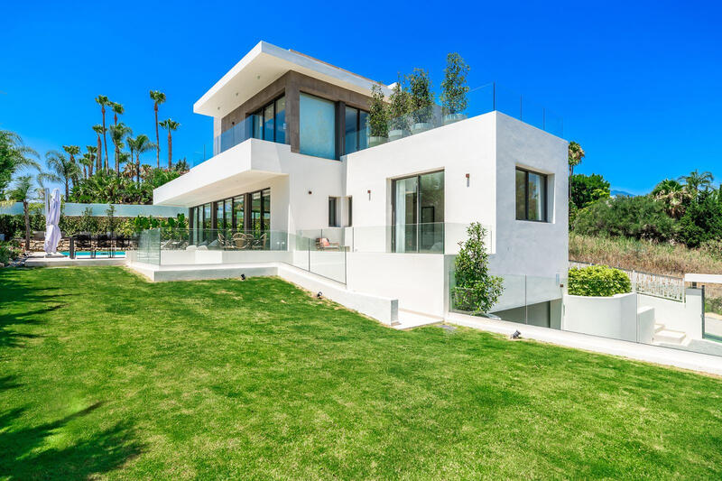 Villa til salgs i Nueva Andalucia, Málaga
