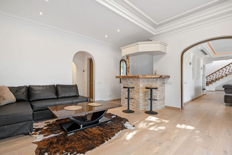 6 bedroom Villa for sale