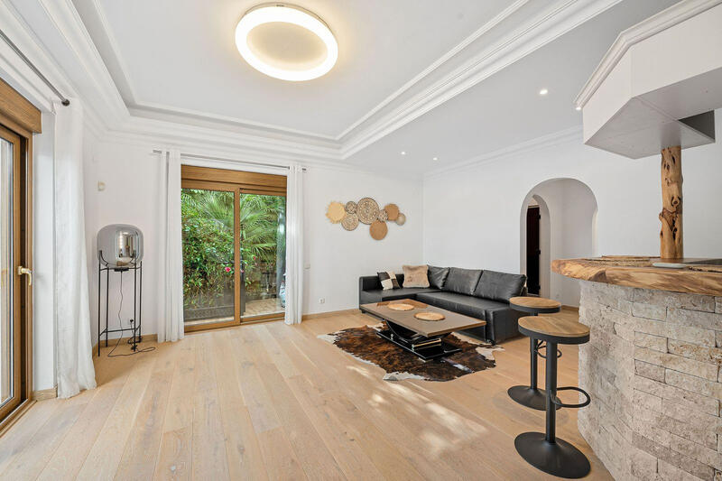 6 bedroom Villa for sale
