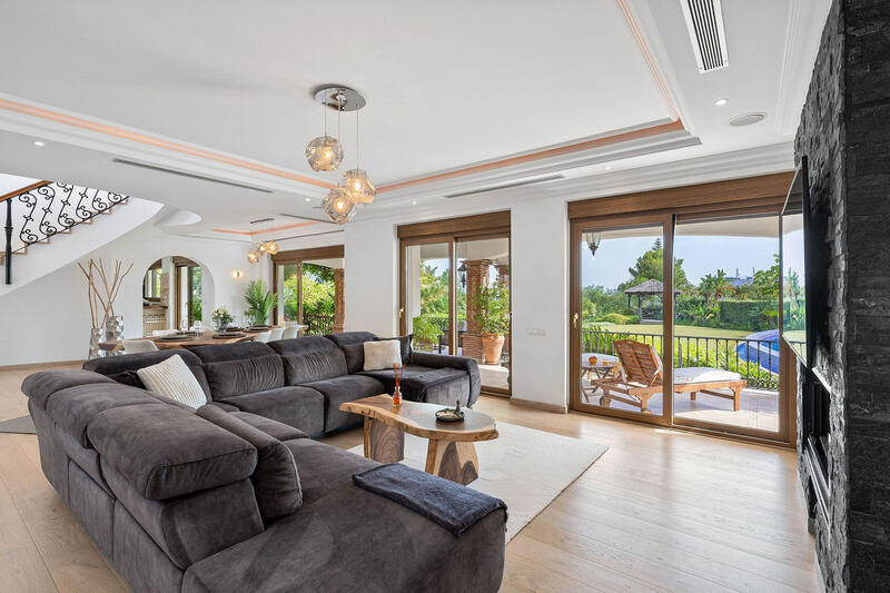 6 bedroom Villa for sale