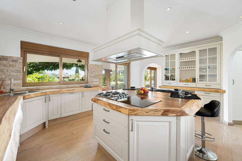 6 bedroom Villa for sale
