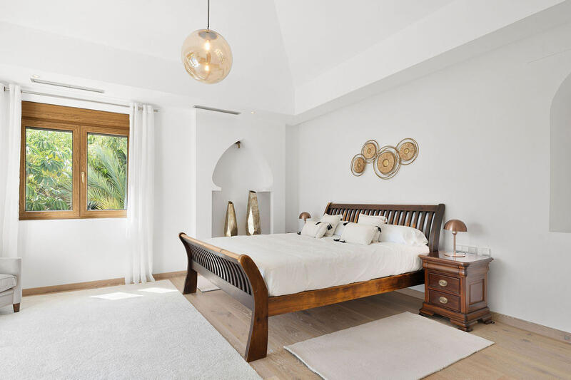 6 bedroom Villa for sale