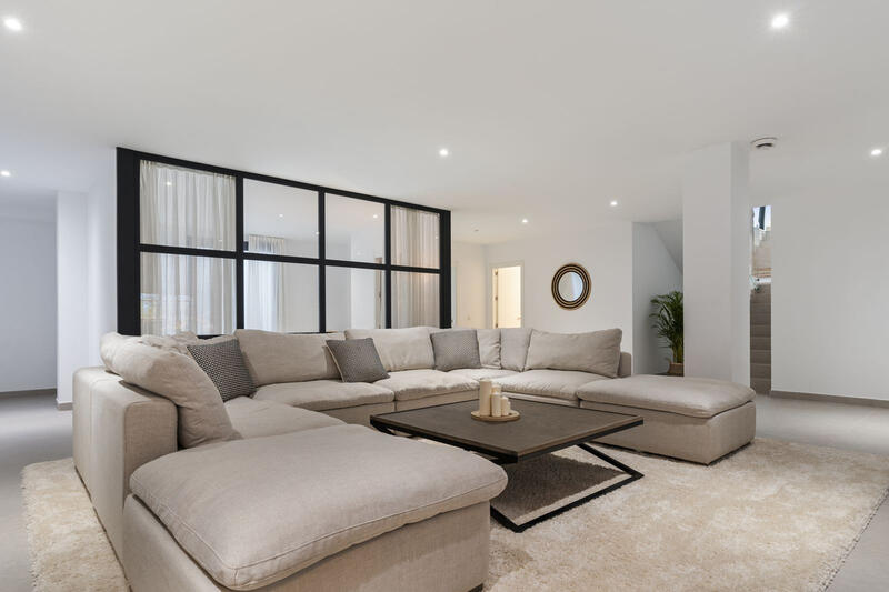 6 bedroom Villa for sale
