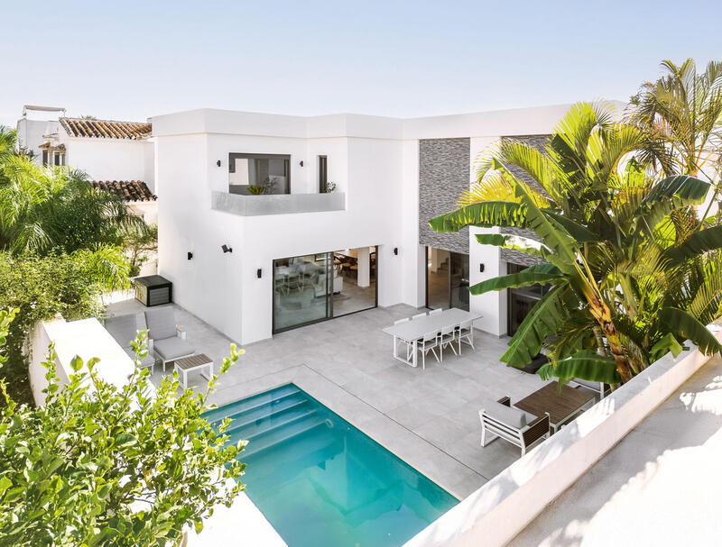Villa till salu i New Golden Mile, Málaga