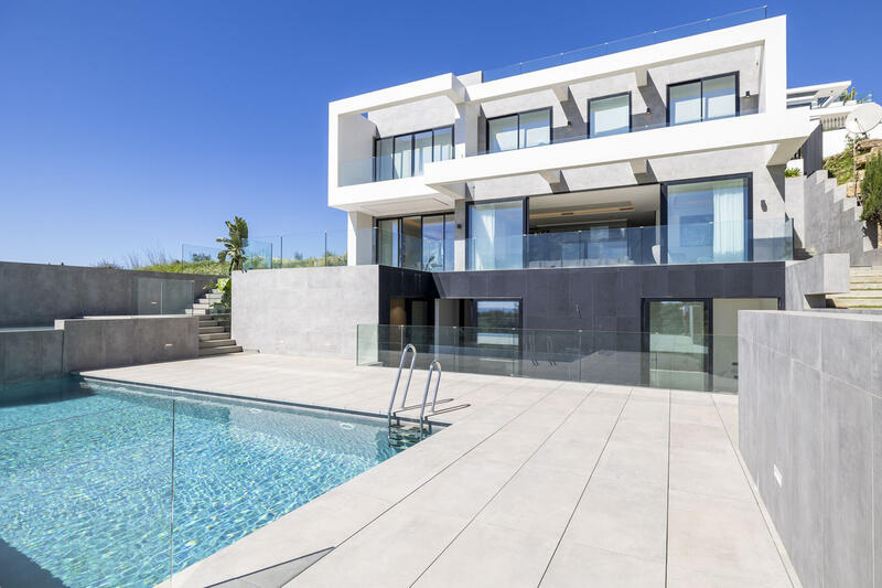 Villa zu verkaufen in Los Flamingos, Málaga