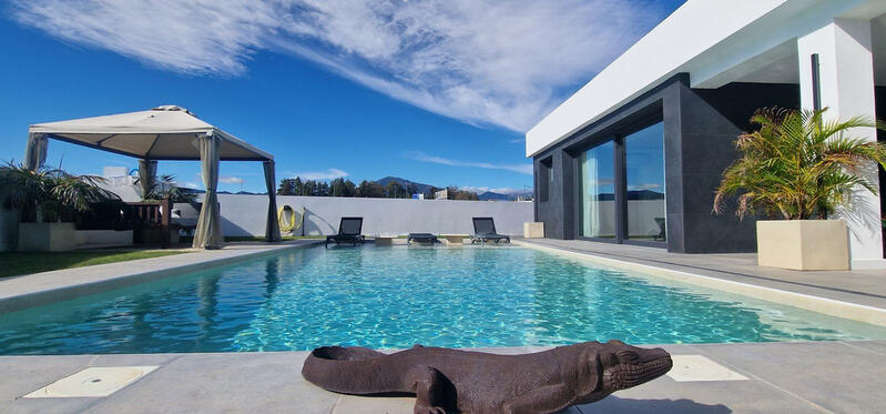 Villa for sale in Marbella, Málaga