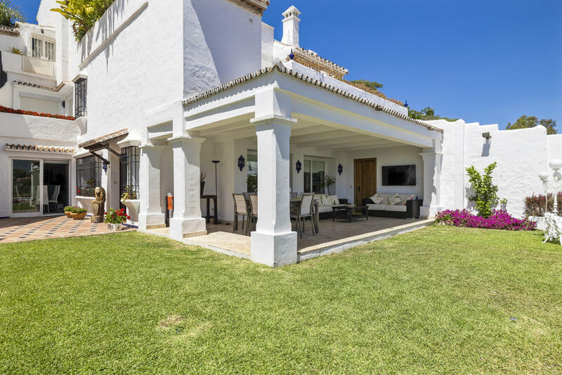 Adosado en venta en Nueva Andalucia, Málaga