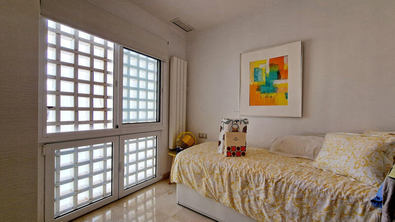 3 bedroom Apartment for sale