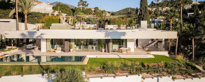 Villa for sale in Nueva Andalucia, Málaga