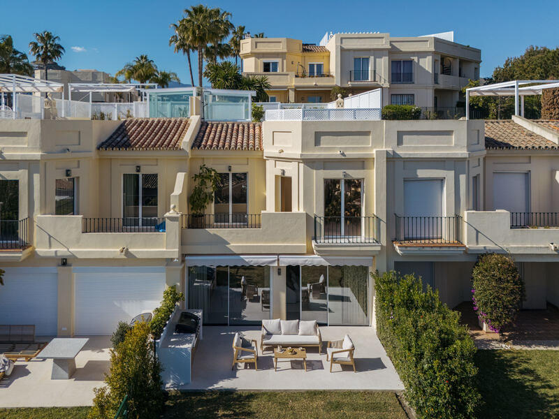 3 bedroom Townhouse for sale