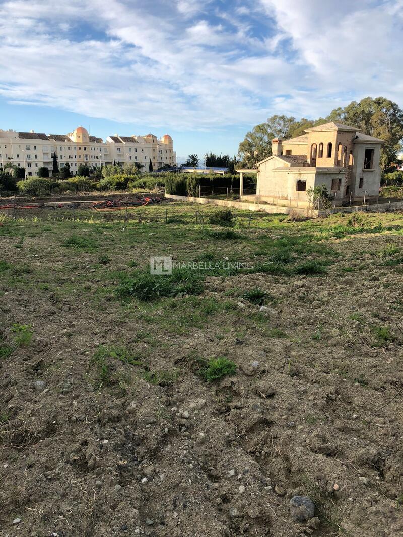 Land til salgs i Estepona, Málaga