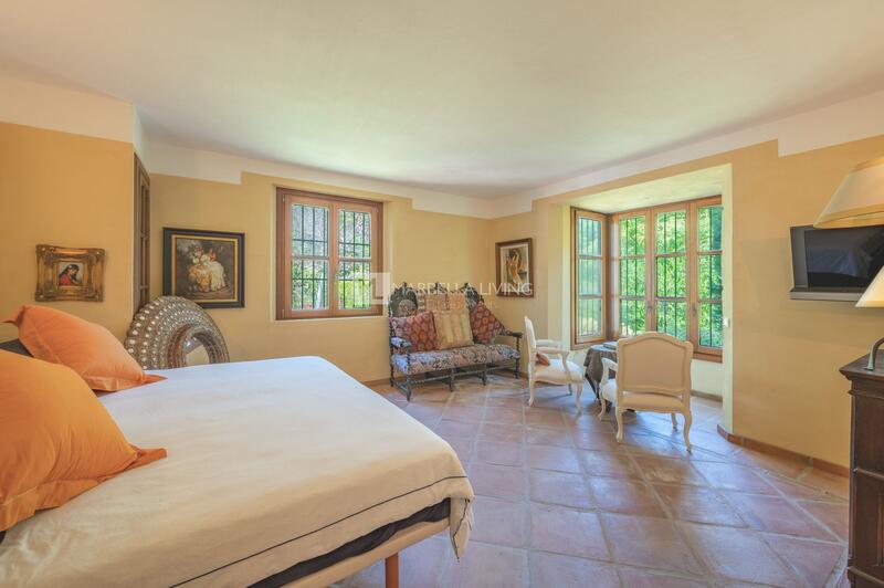 10 bedroom Villa for sale