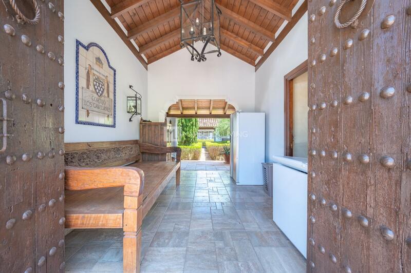 10 bedroom Villa for sale