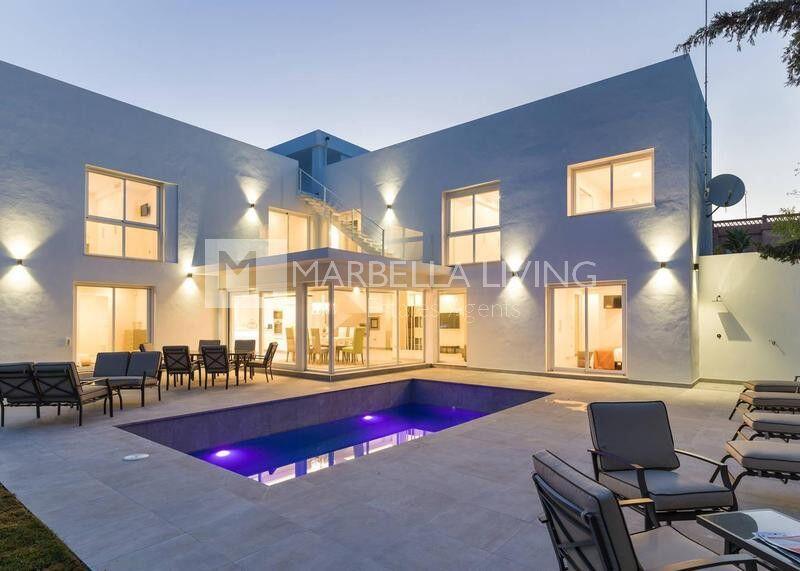 Villa for sale in Nueva Andalucia, Málaga