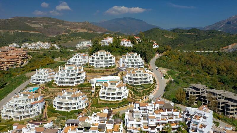 Apartment for sale in Nueva Andalucia, Málaga