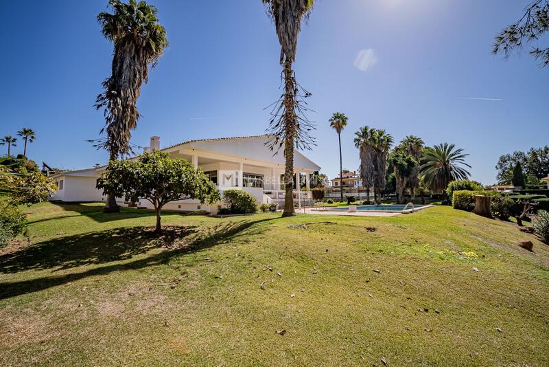 7 bedroom Villa for sale