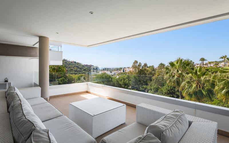 Apartment for sale in Benahavis, Málaga